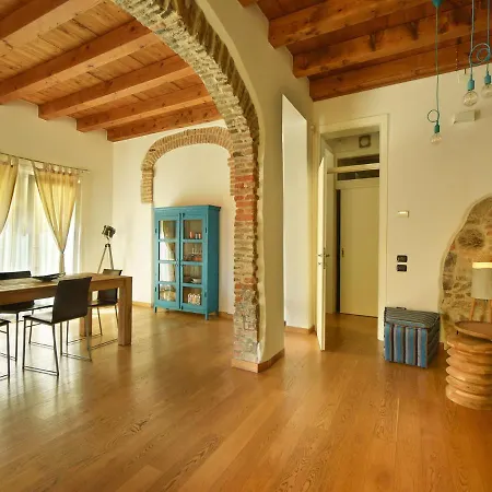 Casa A Colori Nel Borgo Apartamento