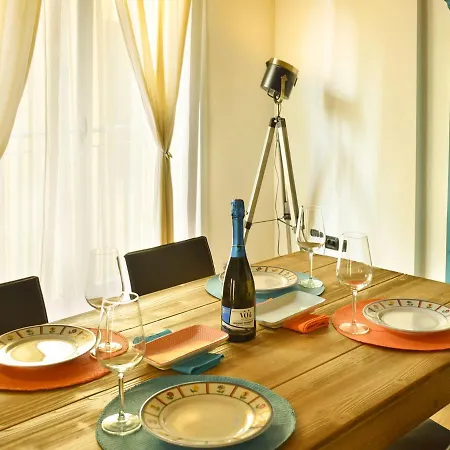 Casa A Colori Nel Borgo Apartamento *