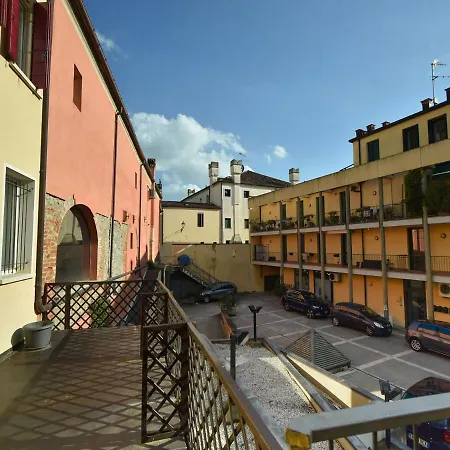 Casa A Colori Nel Borgo Apartamento
